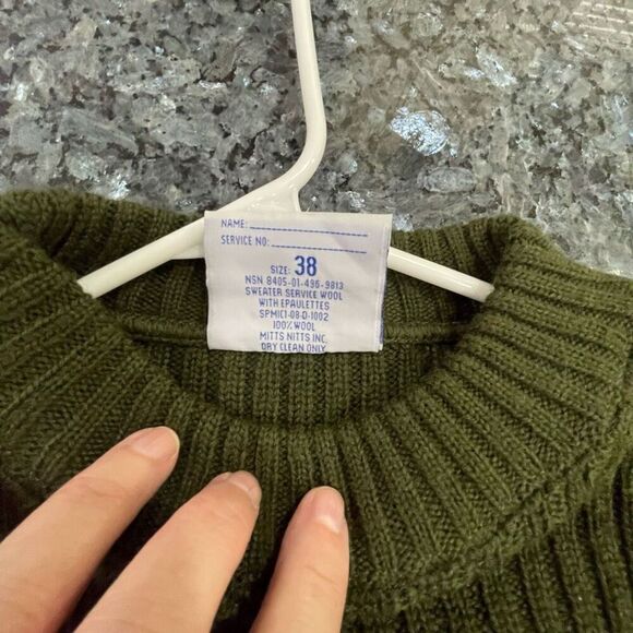 DSCP U.S. Military Service 100% Wool Sweater w/ Epaulets - Olive Green - Size 38 - Picture 4 of 10